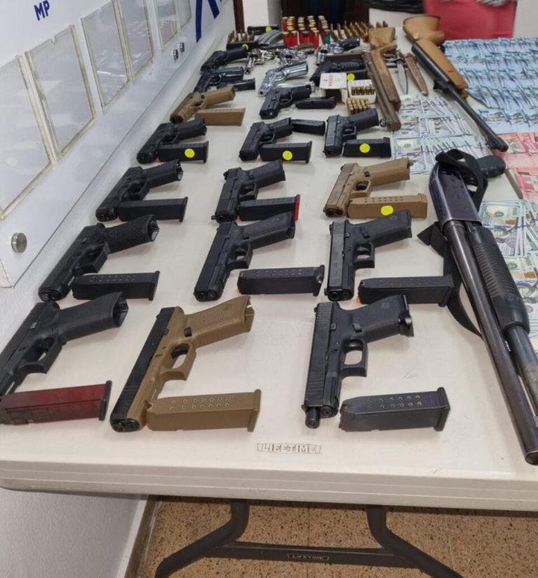 Aplazan audiencia de coerción a nueve imputados en red tráfico de armas en Santiago