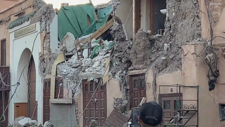 Superan las 2.000 personas muertas por terremoto de Marruecos