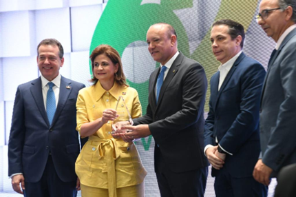 ACIS reconoce a  Ulises Rodríguez por sus aportes al desarrollo de la industria