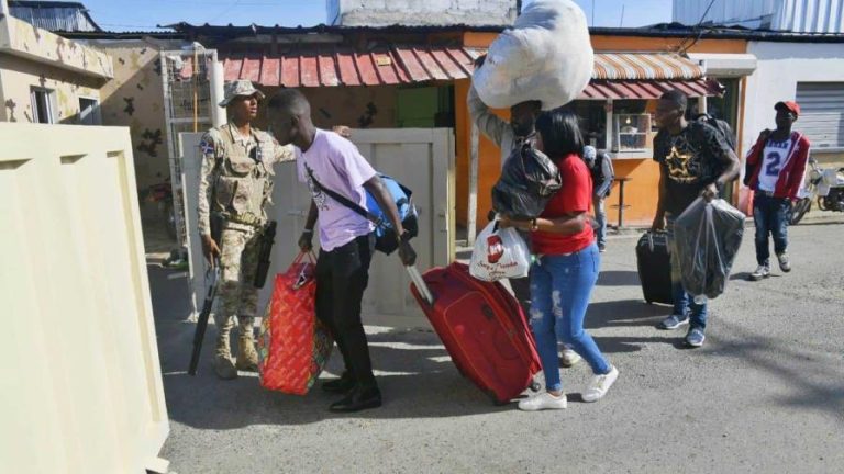 Haitianos retornan a su país de forma voluntaria