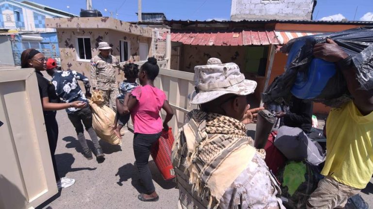Mayoristas de provisiones apoyan cierre de frontera con Haití
