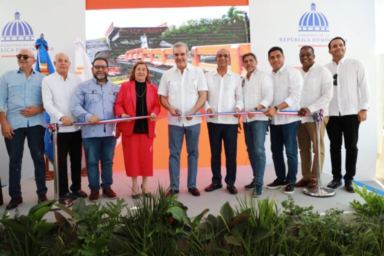 Presidente Abinader deja inaugurado el puente de Pontón