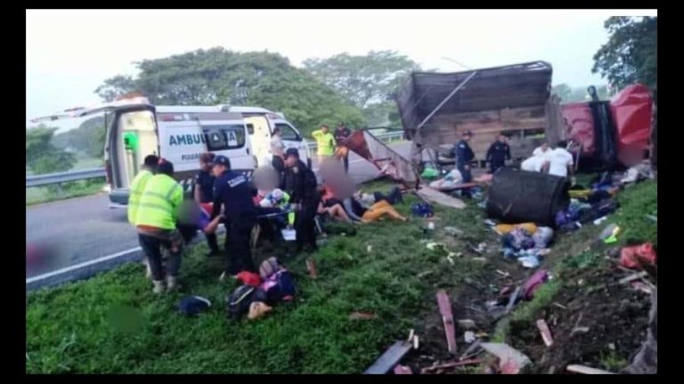 Al menos 10 mujeres migrantes mueren en accidente de camión