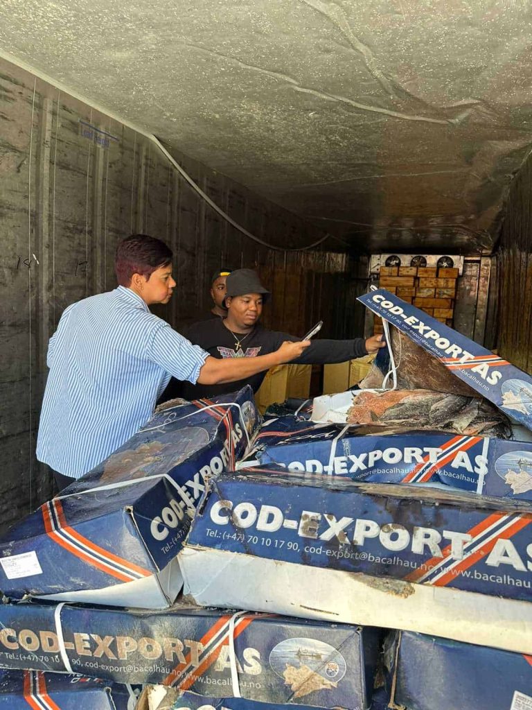 Comedores Económicos compran productos a comerciantes de Elías Piña