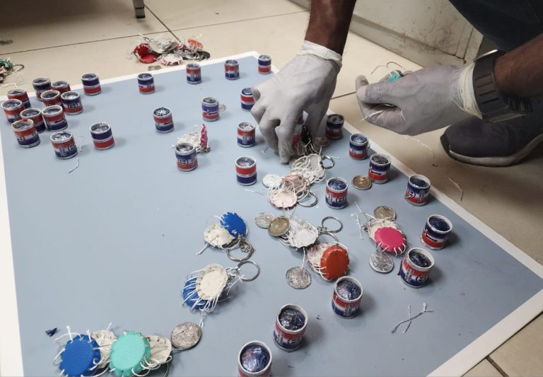 OCUPAN LLAVEROS RELLENOS DE COCAÍNA