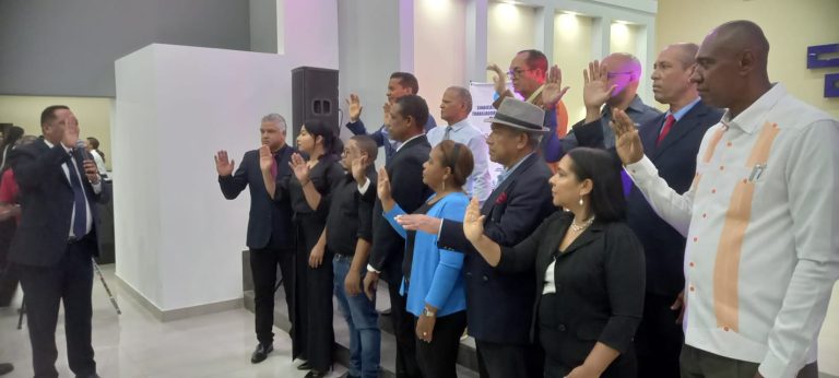 Juramentan nueva directiva del SNTP filial Santiago