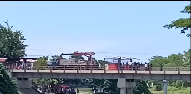 Dispersan con tiros y bombas turba intentó bloquear puente entre Juana Méndez y Dajabón