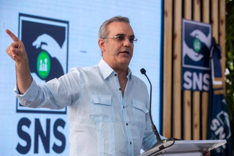 Presidente Abinader insta a la oposición debatir uso dado a los recursos del Estado