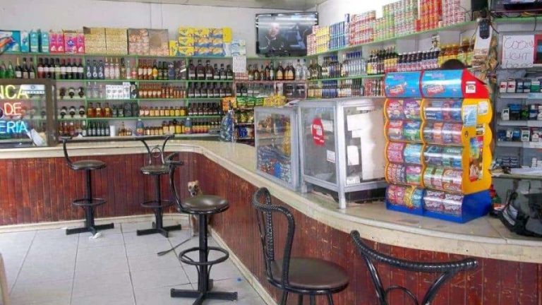 Colmados necesitarían licencia para vender bebidas alcohólicas