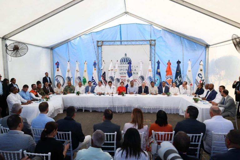Más de 27,000 personas hoy en  operativos contra el dengue
