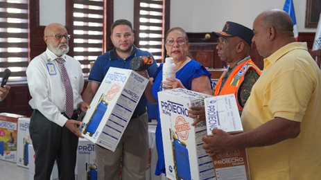 Gobernadora Rosa Santos y autoridades refuerzan medidas contra el dengue en Santiago