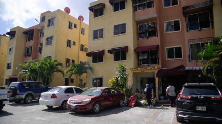 Explosión en apartamento deja una mujer herida y destrozos
