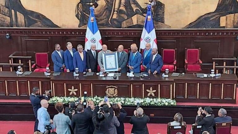 Cámara de Diputados reconoce a Milton Ray Guevara