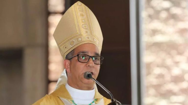 El papa  nombra a monseñor Héctor Rodríguez nuevo arzobispo de Santiago