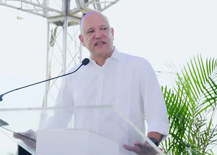 Candidato alcalde por Santiago Ulises Rodríguez  presenta campaña publicitaria innovadora y moderna