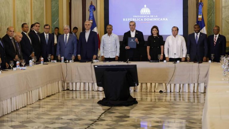 Sin el PLD, FP ni el PRD Gobierno y partidos firman Pacto de Nación por la crisis de Haití