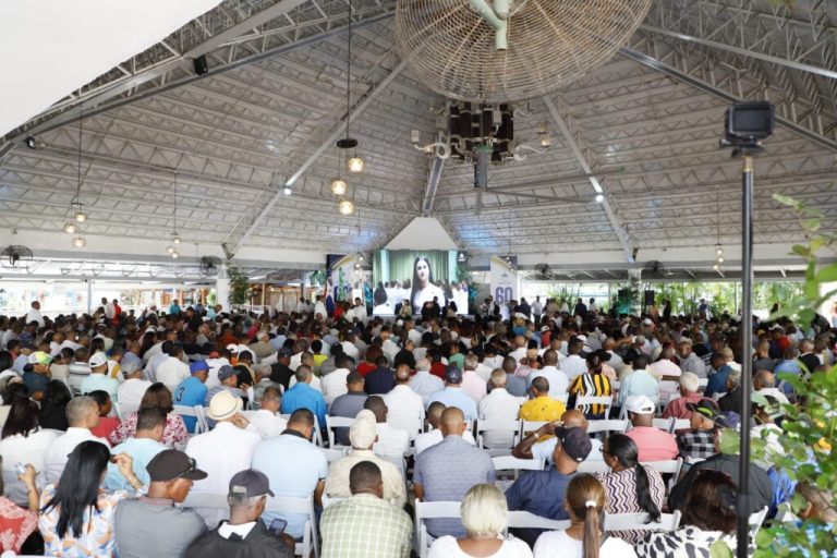 Entregan 212 préstamos a igual número de cooperativas