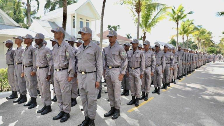 Policía  Nacional aumentó salarios a sus miembros desde este mes