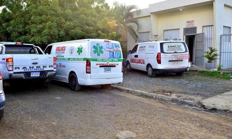Policía investiga muertes de tres en Santiago
