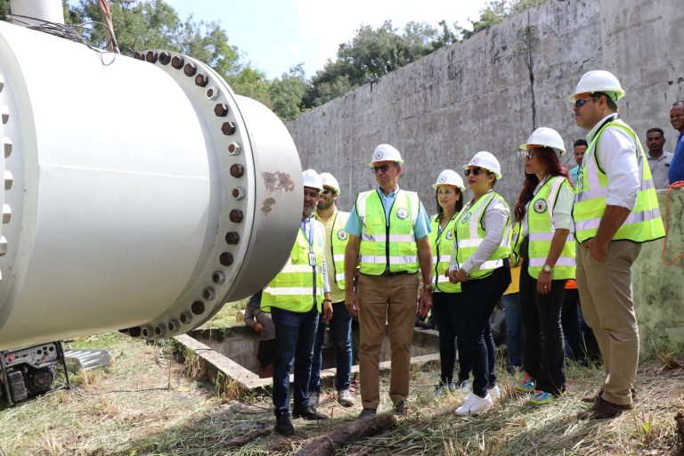 Concluye con éxito instalación macro medidor de caudal y mantenimiento en toma de Bao
