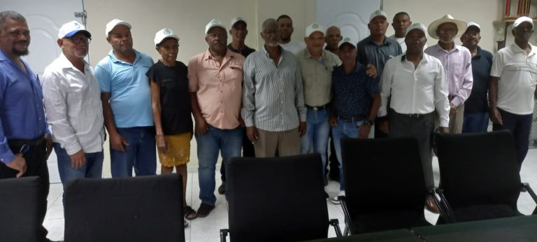 Campesinos  continúan reclamando  tierras PP