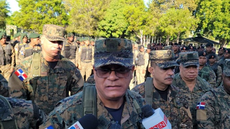 Comandante general del ERD visita zona en conflicto con haitianos