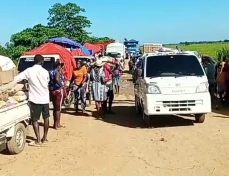 Dos mercados informales operan en la frontera, pese advertencias de Haití