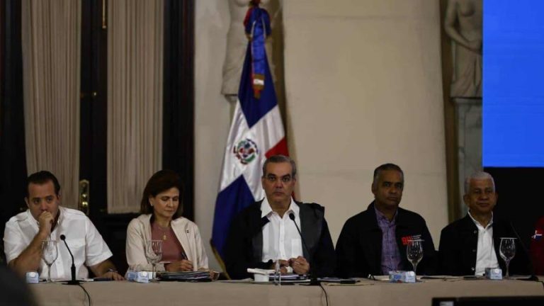 Abinader declara tres días de duelo oficial por muertes a causa de las lluvias