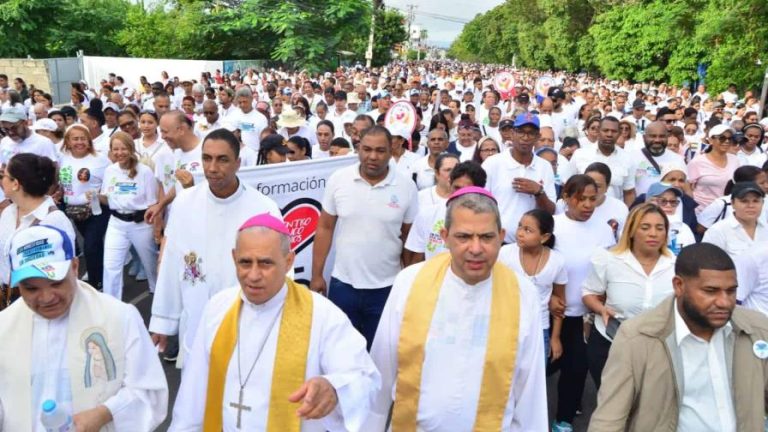 Arzobispo  exhorta a enseñar el evangelio desde el seno familiar