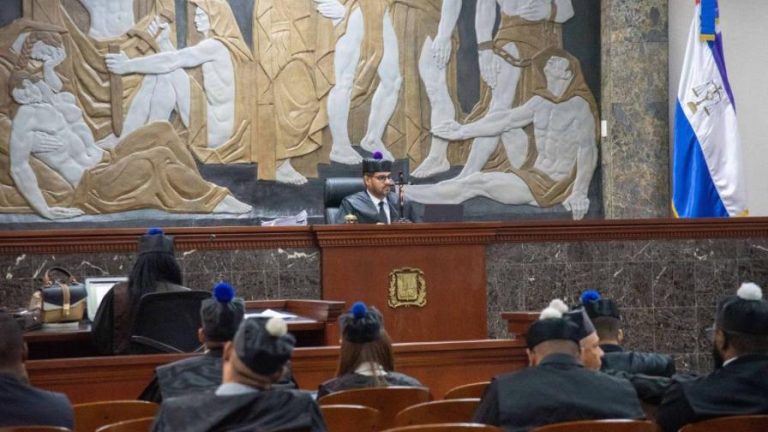 Juez decidirá el martes si excluye o no a abogados del Estado