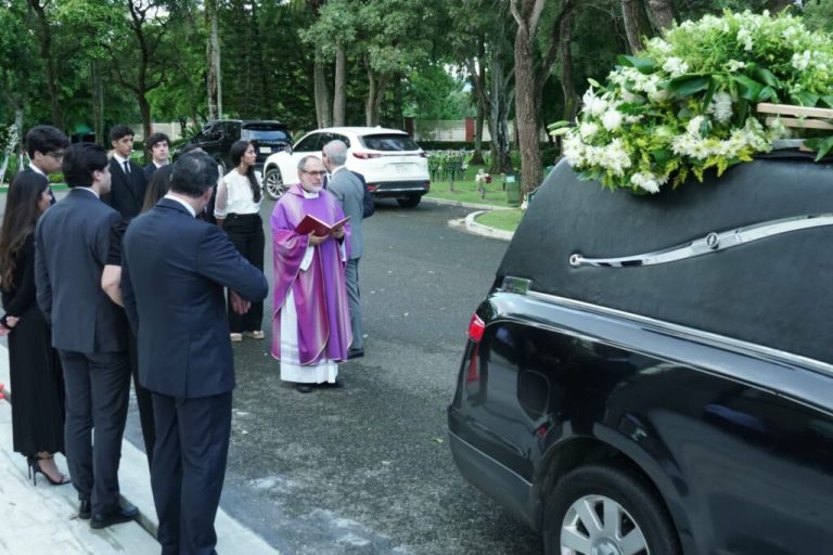 Dan último adiós al empresario José Ureña (Nene)