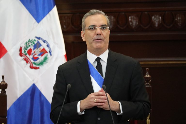 Pte Abinader garantiza seguridad en la frontera con Haití