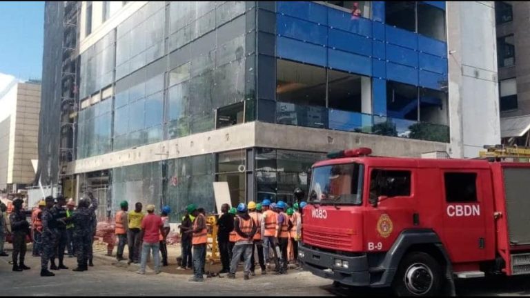 Un muerto y cuatro heridos al caerse de un andamio de torre