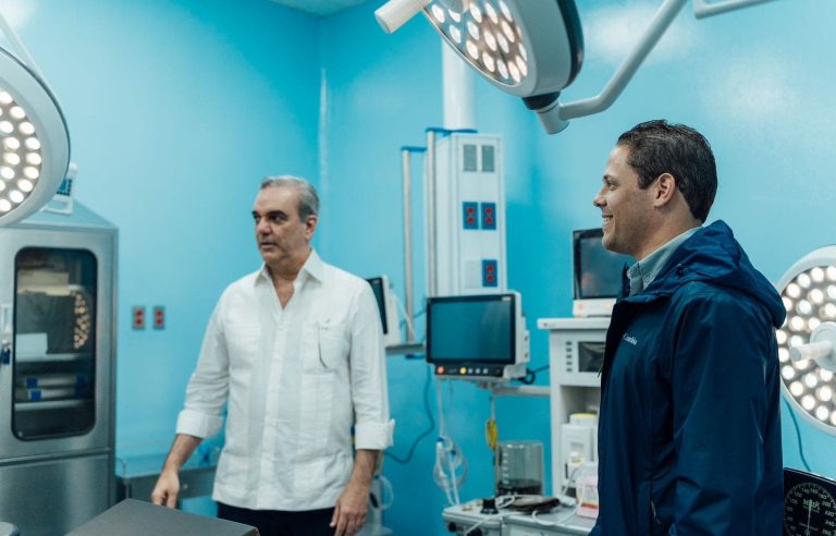 Pte Luis  Abinader inaugura hospital de San Jose de las Matas