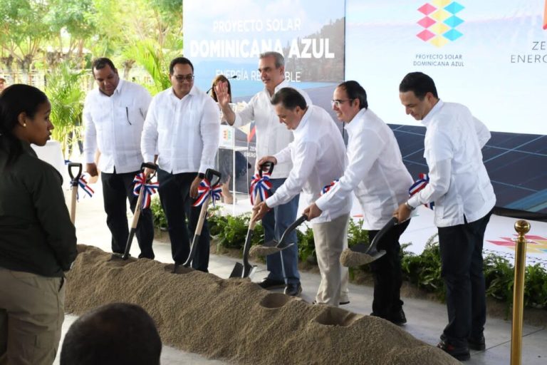 Presidente Abinader encabeza acto para  construcción proyecto solar fotovoltaico