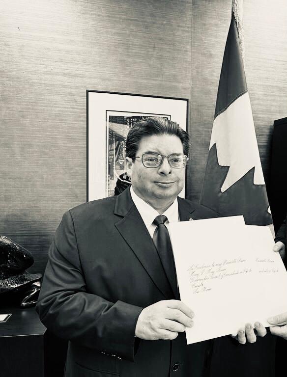 Muere  de un infarto embajador dominicano en Canadá
