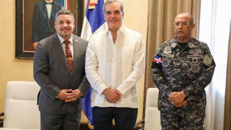 Pte Abinader se reintegra  a sus labores en el Palacio Nacional