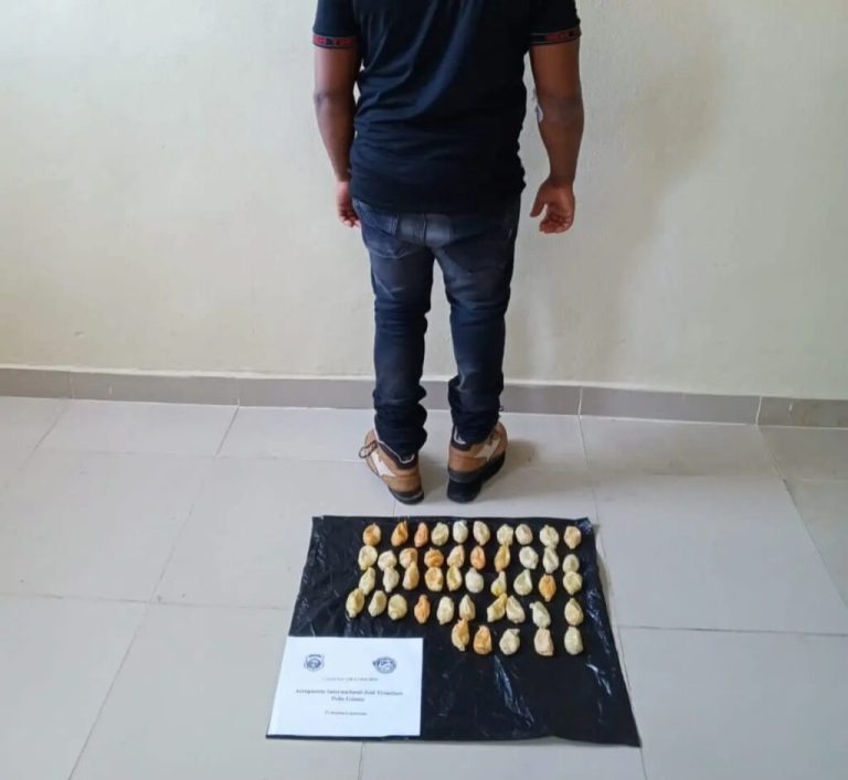 Apresan dominicano con 45 bolsitas de cocaína líquida en el estómago