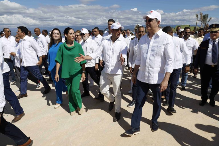 Abinader inaugura primera fase Puerto Cabo Rojo