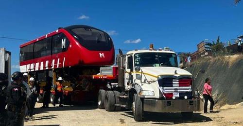 Llega  el primer tren de los 15 que tendrá el Monorriel de Santiago