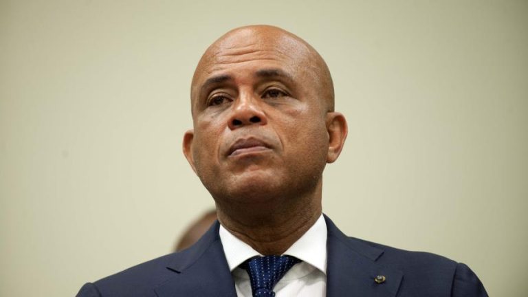 Emiten orden de arresto contra expresidentes de Haití Michel Martelly y Jocelerme Privert