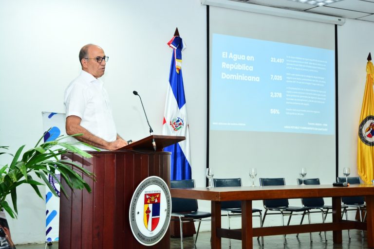 Santiago avanzó en materia de agua potable y saneamiento en tres años