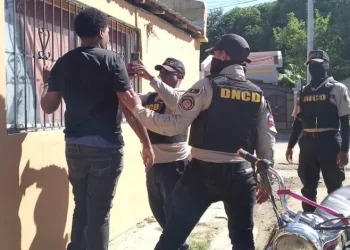 Apresan cuatro personas y ocupan drogas durante operativo