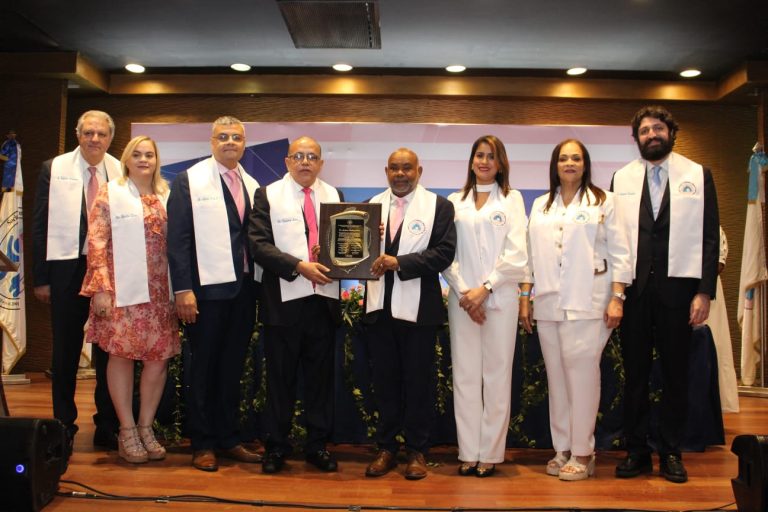 Sociedad de Neumología reconoce a Plutarco Arias por su extraordinaria gestión