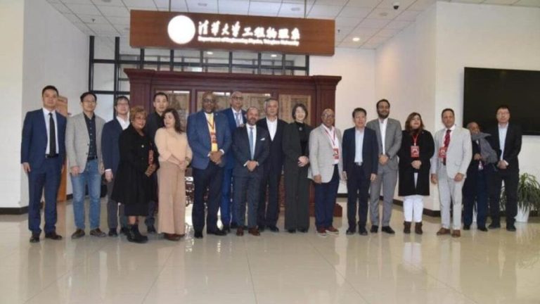 China y Rep. Dom. acuerdan profundizar intercambio y cooperación amistosa
