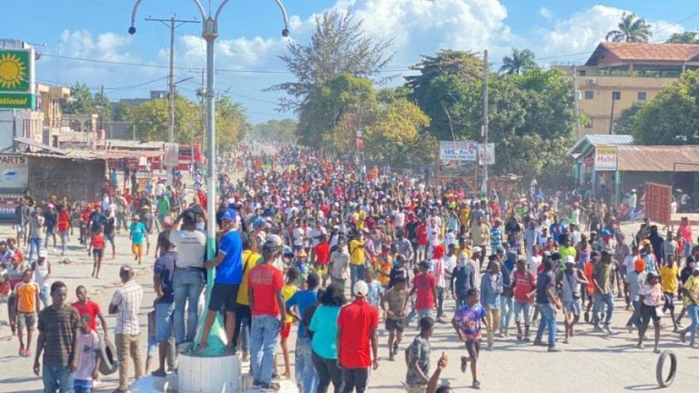 Siguen en Haití las protestas que exigen la salida de Ariel Henry
