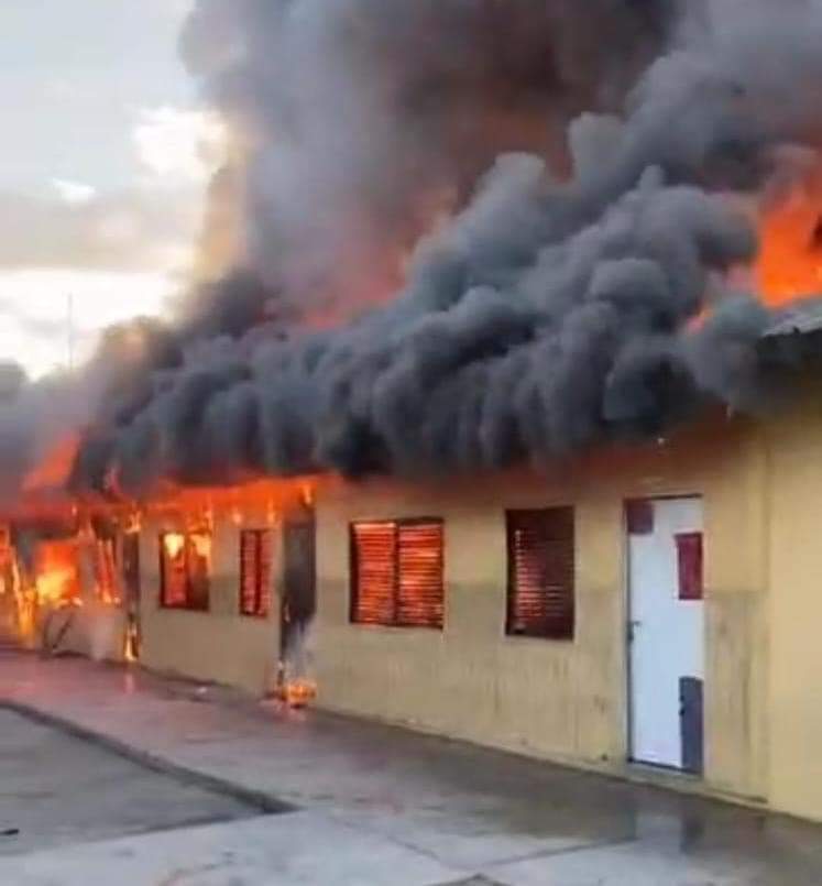 Fuego destruye cinco aulas en la Escuela Concepción Bona