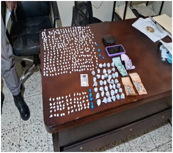 Policía decomisa 486 porciones de estupefacientes y apresa cuatro personas
