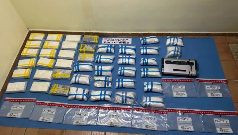 INCAUTAN  41 PAQUETES DE COCAÍNA, INVESTIGAN DOS PERSONAS