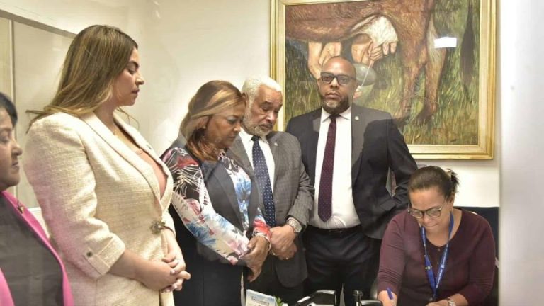Diputados del PLD someten al PRM  «por uso de dinero público en campaña»
